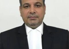 Barabanki Uttar Pradesh: अधिवक्ता की दिनदहाड़े गोली मारकर हत्या, वकीलों में आक्रोश वकील शोएब किदवई ‘बॉबी’ पर ताबड़तोड़ फायरिंग, कानून व्यवस्था पर उड़े सवाल