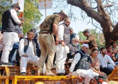 Varanasi UP…वाराणसी से कांग्रेस कार्यकर्ताओं ने लखनऊ विधानसभा घेराव में की जोरदार उपस्थिति।