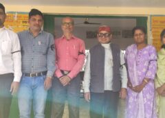 Varanasi UP..टेट अनिवार्यता के विरोध में शिक्षकों ने आज भी बांहों में काली पट्टी बांध कर जताया विरोध। सनत कुमार सिंह