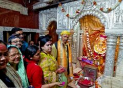 Varanasi UP…Abir-Gulal Offered at Kashi Vishwanath Temple Ahead of Rangbhari Ekadashi; Demand Raised for Mahalakshmi Idol Installation