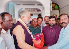 Varanasi UP…431 संविदा सफाई कर्मियों के वेतन बढ़ोतरी सहित विभिन्न मांगों को लेकर वित्त मंत्री से मिला प्रतिनिधिमंडल।