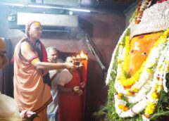 Varanasi UP…गौपूजन के साथ संकल्पित शंकराचार्य जी धर्मयुद्ध शंखनाद हेतु लखनऊ रवाना