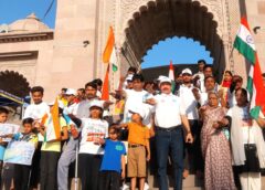 Varanasi UP…स्वच्छ गंगा का संदेश लेकर गंगोत्री से गंगासागर जा रही ‘अखण्ड गंग ज्योत’ यात्रा पहुंची गंगा द्वार ।