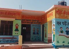 Bareli Uttar Pradesh: आंगनबाड़ी केंद्र बना कुत्तों का अड्डा, व्यवस्थाएं ध्वस्त — जिम्मेदारों की लापरवाही उजागर।