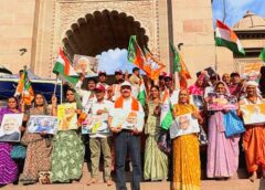 Varanasi UP ..”दुनिया के सबसे बड़े राजनीतिक दल भाजपा के स्थापना दिवस पर नमामि गंगे ने उतारी मां गंगा की आरती