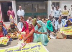 Raybareli news: कड़कती धूप में डीएम कार्यालय पहुंचा महिलाओं-बुजुर्गों का गुस्सा व्यापार मंडल के नेतृत्व में जोरदार प्रदर्शन, पुलिस कार्यशैली पर उठे सवाल