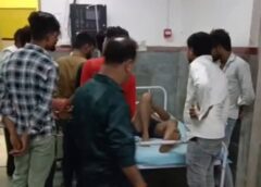 Raybareli News: छोटा हाथी ने सामने से मोटरसाइकिल सवारों को मारी टक्कर दो युवक घायल
