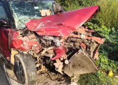 Raybareli News: समोधा चौराहे पर भीषण सड़क हादसा, डीसीएम की टक्कर से कार क्षतिग्रस्त, पिकअप खाई में पलटी