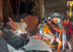 Raybareli News: तेज रफ्तार कार ने बाइक सवार को मारी टक्कर, चालक को ग्रामीणों ने पकड़कर पुलिस को सौंपा