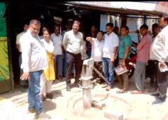 Raybareli News: भीषण गर्मी में प्यासे राहगीर, पानी की व्यवस्था को लेकर युवाओं का धरना-प्रदर्शन