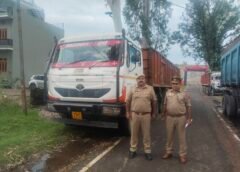 SAHARANPUR NEWS अवैध खनन पर पुलिस का शिकंजा, दो डंपर सीज