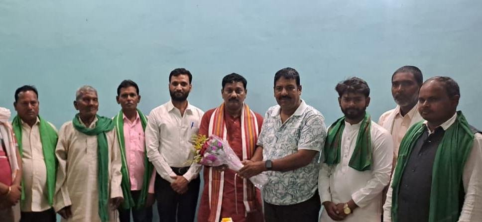 बधाई देने वालों का लगा तांता,बधाई देने के लिए कार्यालय पहुंचे किसान यूनियन के लोग 